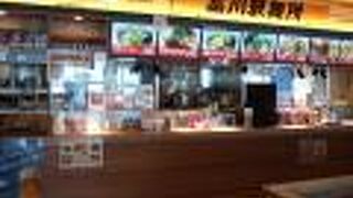 （再訪）待合室のフードコートにあります