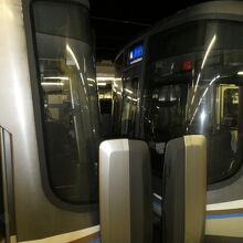 新快速電車の連結部分道り抜け出来ません