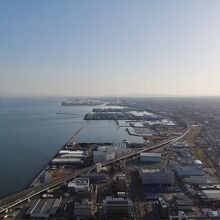 お店が開く前も外の景色を楽しめます。