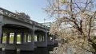 橋を下から眺めたら…