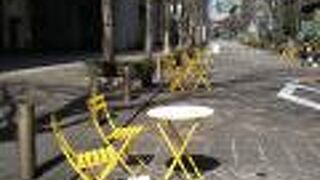 アート作品が並ぶ