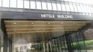 テラスでリーズナブルな食事ができます。