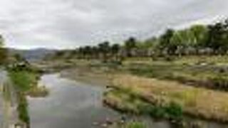 鴨川沿いの憩いの場