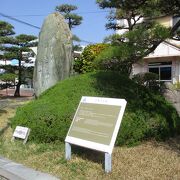 子規の句碑 (松山駅前)