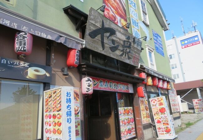 堺町通りにあります