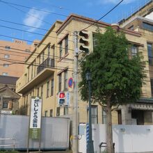 隣の歯医者さんも素敵です