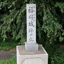 ゴルフ場の中にある石碑