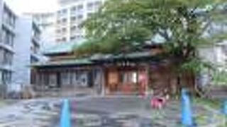 わかりにくい場所にあります