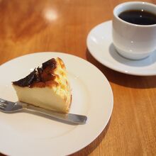 コーヒーとバスクチーズケーキ