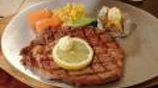 地元の方に人気の炭火焼きステーキ