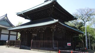 戦火を免れた建築物で見ごたえあります。