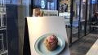 広いカフェスペース