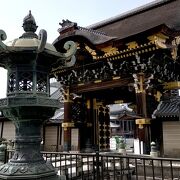 堀川通に面してあるのが西本願寺です。