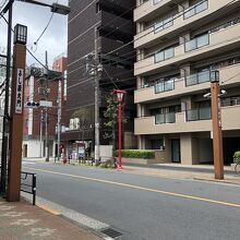 左右両側に立つ大門跡