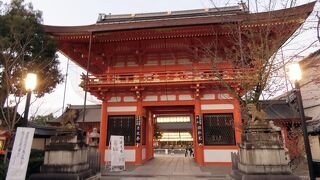 【南楼門】八坂神社の正面は南側