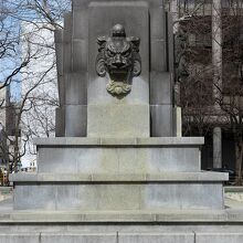 左側は家来のものとのことです