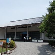 三の丸尚蔵館外観