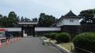 皇居・江戸城散策(2)で桜田門に寄りました