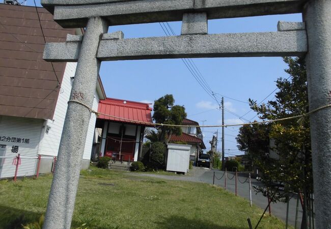 246にほど近い無人の神社