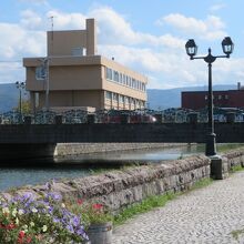 レトロな街灯といいコンビです