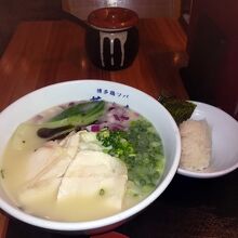 博多鶏ソバ 華味鳥 新宿三井ビル店