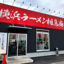 建物の左側に並ぶことになっています