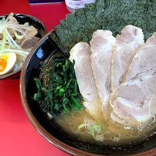 「海苔チャーシュー 並」と「ミニチャーシュー丼」