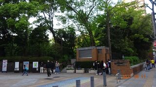 市民の「通路」にもなっているようです。