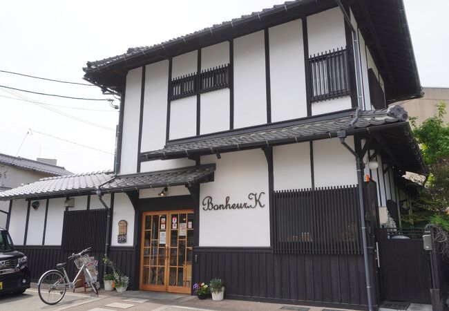 青崎小学校近くのこじゃれたパン屋さん