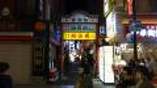 「香港路」は門のような看板に名称が書かれていますが、他の通りや路地には書かれているのかなぁ？思いだせません