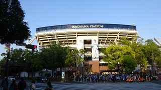 経営がＤｅＮａに変わってから、ファンサービスが人気で、顧客の分析やマーケティングにより観客が、特に若い女性が増えたと言われています。