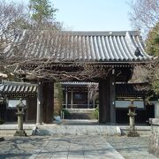 神社の隣に有るお寺