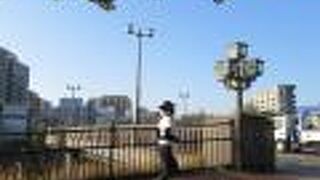 当時の橋は石橋記念公園にあるのよ