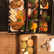 夕食テイクアウトバスケット、大人用と子ども用