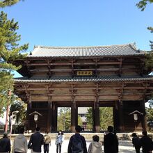 ドンとそびえています