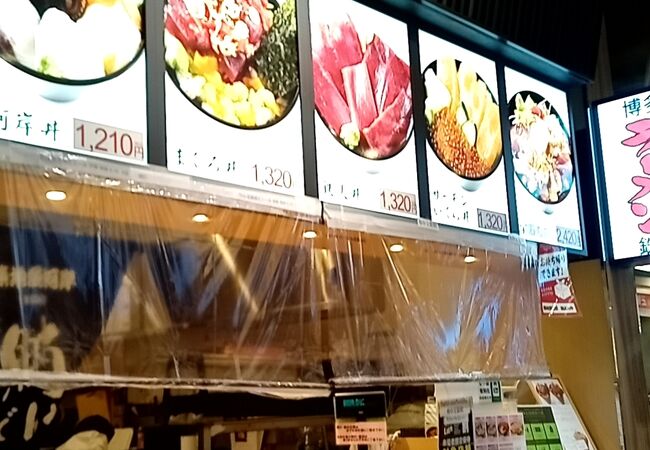 海鮮丼をフードコートにて