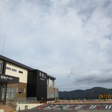早雲山駅と箱根の山々