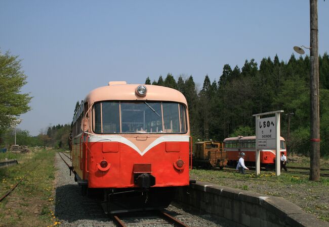 むかし南部縦貫鉄道というローカル私鉄が接続していました