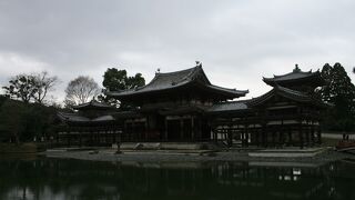 藤原時代の栄耀栄華を伝える傑作