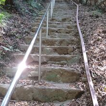 砥神山への階段