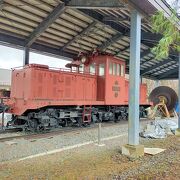 鉱山鉄道の機関車も展示
