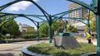 パリ市から寄贈された、パリ中央市場の一部