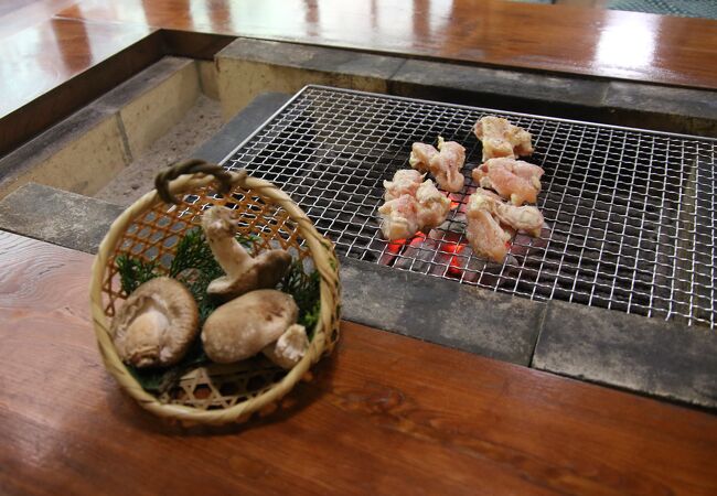 炭火で焼いた原木椎茸が美味でした。
