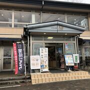 日本平展望台下の駐車場にあります