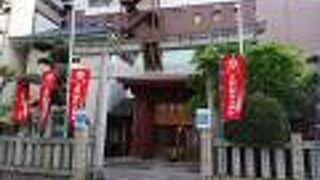 金座通りのすぐちかくにあります