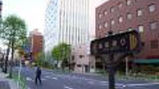 人も車も少なく閑散としていました