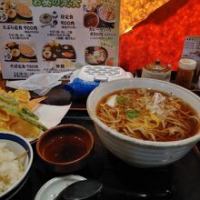 昼の蕎麦定食。