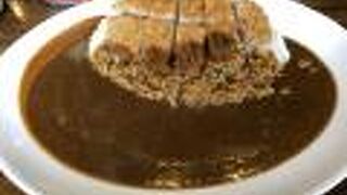 まろやかだが後から辛さがやってくるカレー