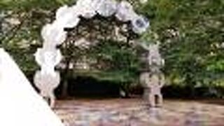 パリ広場記念碑