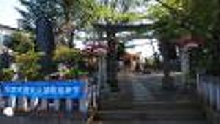 コンパクトな本殿の神社